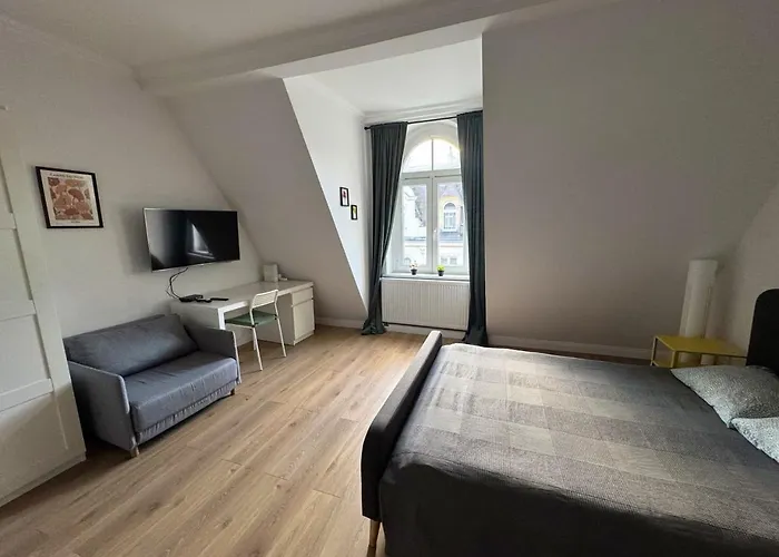 Nowoczesna Kawalerka W Zabytkowej Kamienicy W Centrum Miasta Apartmán